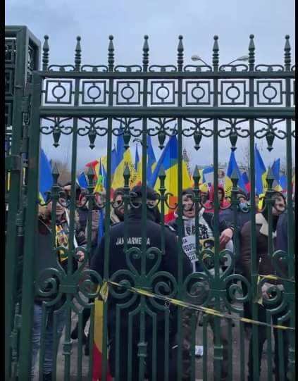 Proteste cu tîlc și diversiuni
