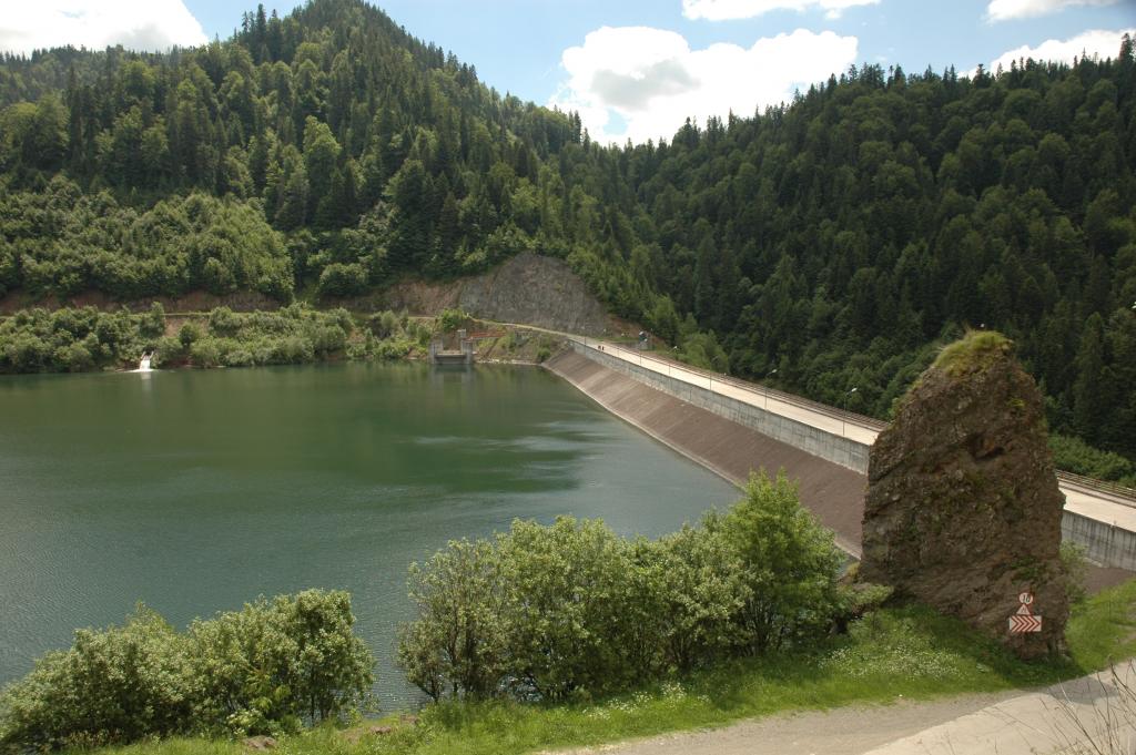 Obicei mizerabil pe malul lacului Colibița