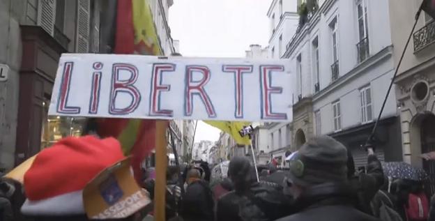 (VIDEO) Proteste la Paris: „O să vă enervăm!”