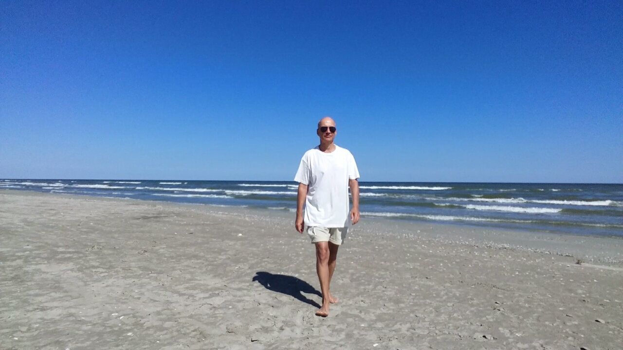 Dialog cu un extraterestru despre politică (2)  Ovidiu Bufnilă