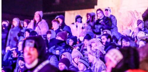 Ce a făcut un tânăr ca să intre mai repede la un concert