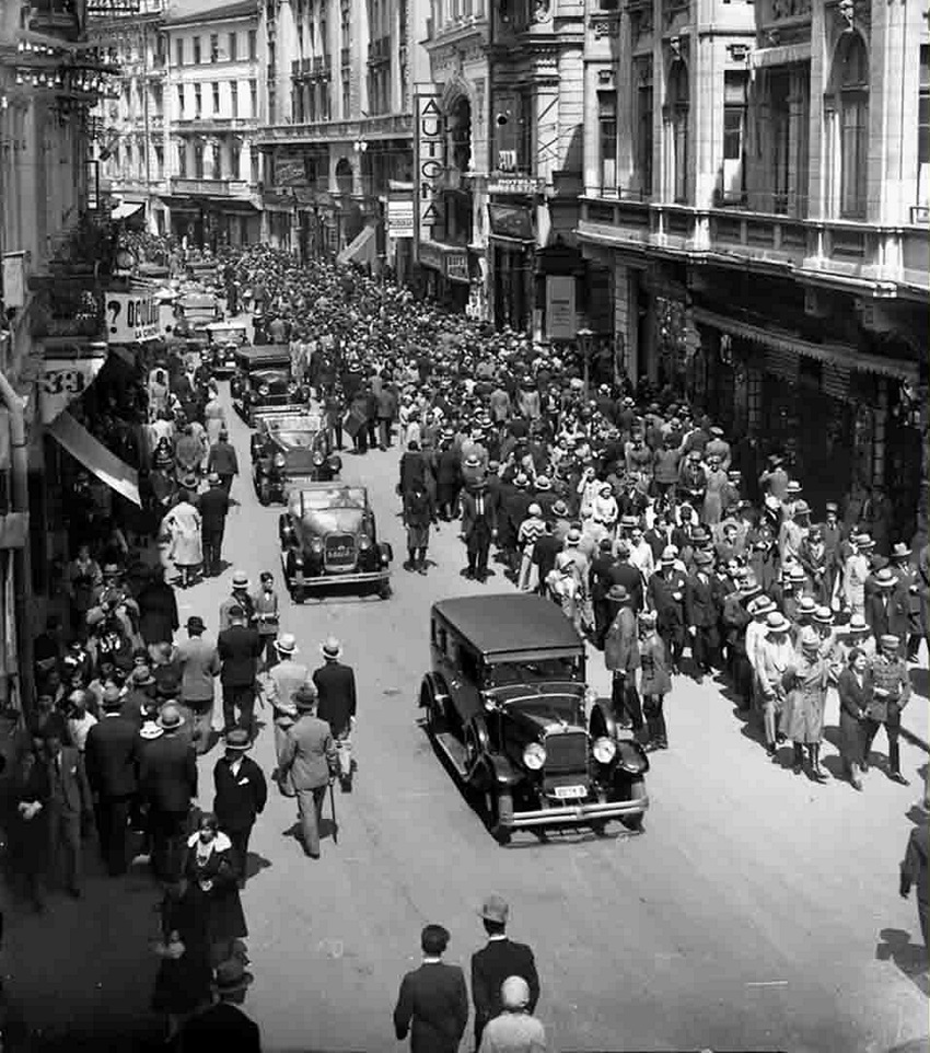 Politică pe ruptele – SF Politic