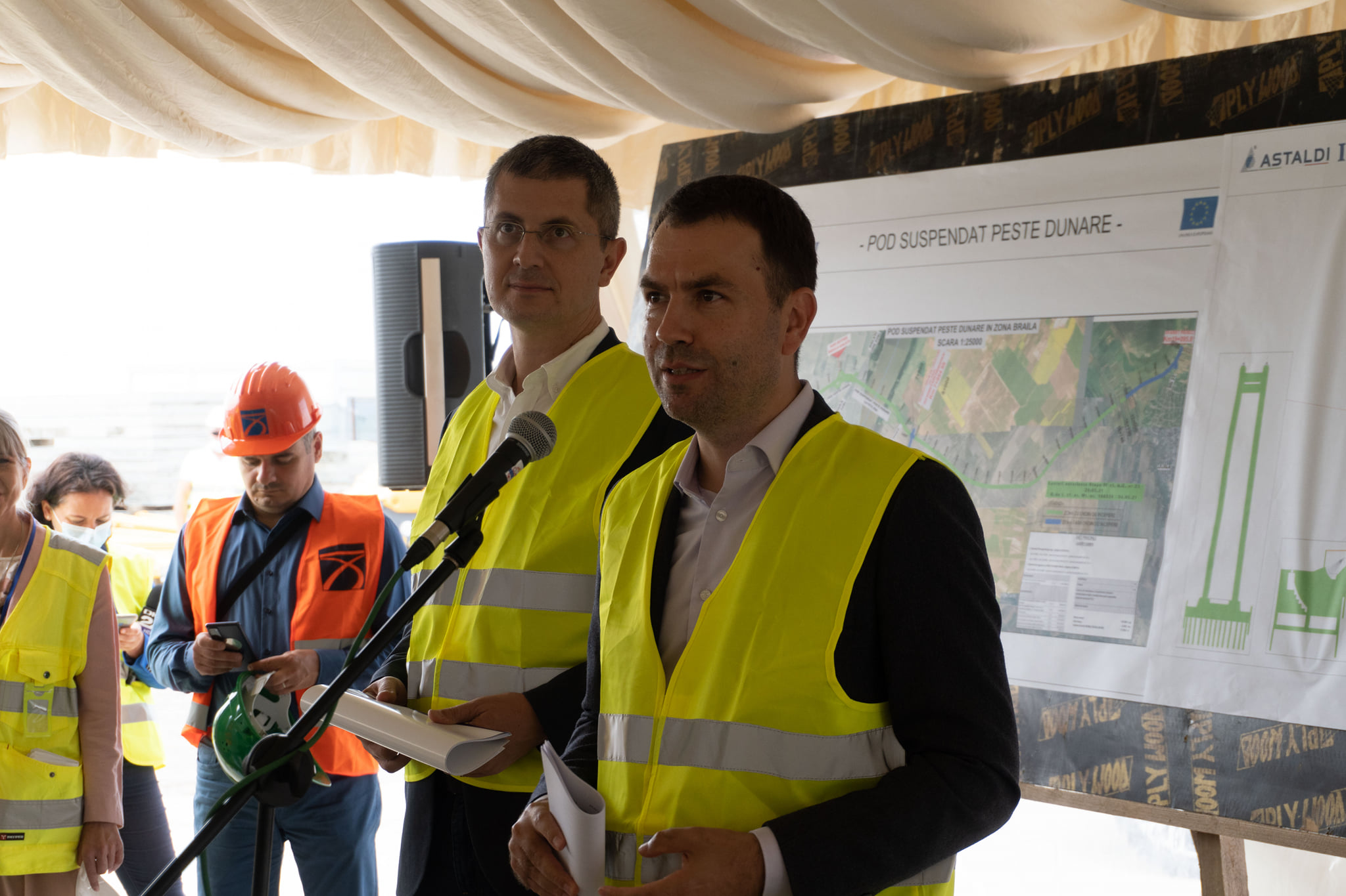 Lui Drulă îi vin banii cu drona