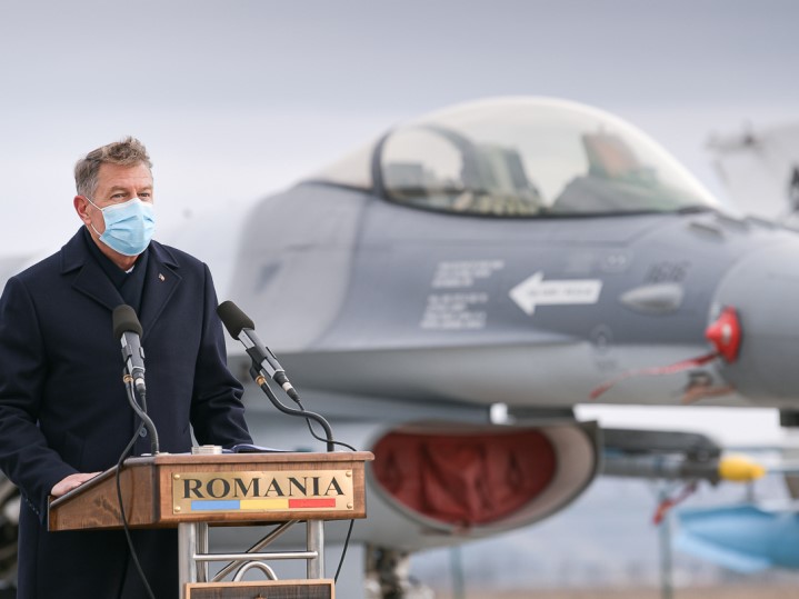 Iohannis anunță că mai cumpărăm alte avioane