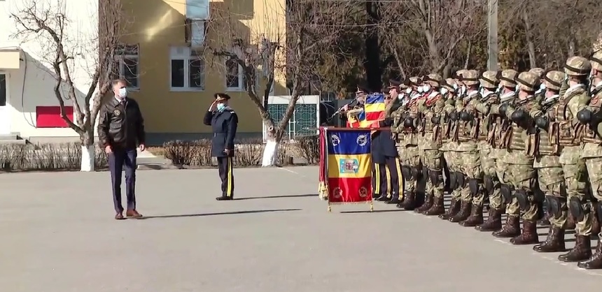 Geaca și tancul lui Klaus Iohannis!