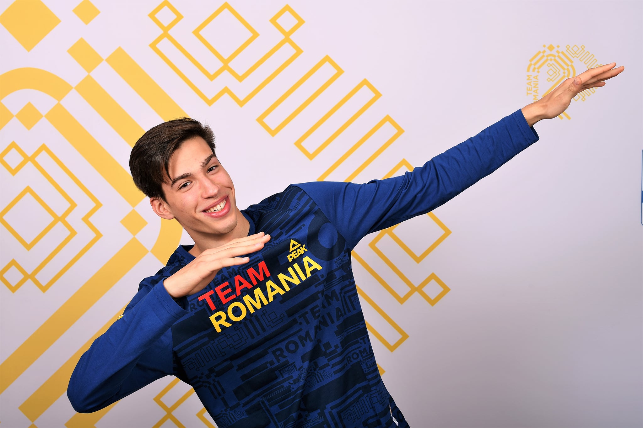 JO: Român, în finala probei de sărituri cu schiurile