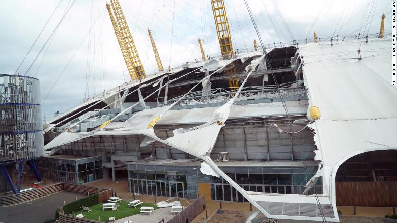 Cea mai gravă furtună din ultimele decenii în Marea Britanie