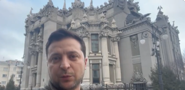 (VIDEO) Președintele ucrainean, din nou în stradă: „Nu depunem armele”!