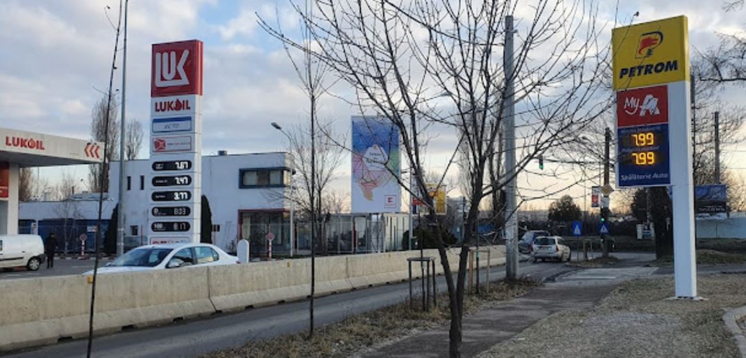 Cât de mult a ”explodat” prețul benzinei joi dimineață