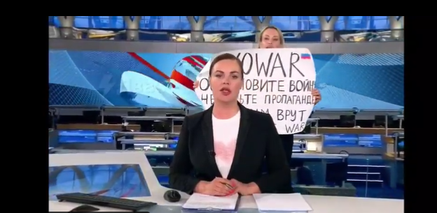 Frați, veri, propagandă…