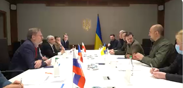 (VIDEO) Imagini cu cei trei premieri care au descins la Kiev