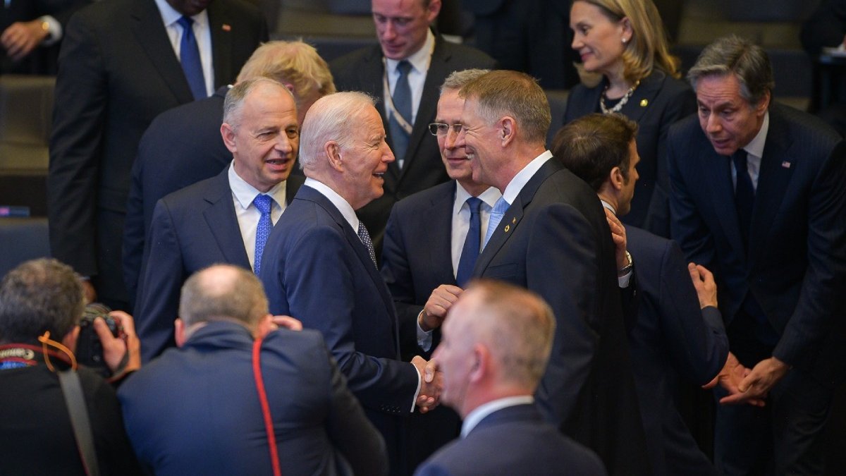 Iohannis s-a pozat cu Joe Biden la summitul NATO