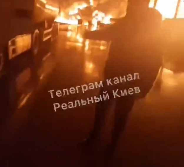 (VIDEO) Bombardamentul de la un mare depozit de carburant