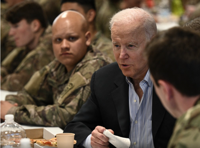 Trump îl devansează pe Biden 
