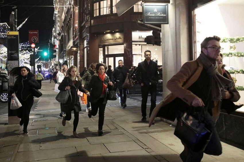 Președintele ăsta e complet sărit de pe fix