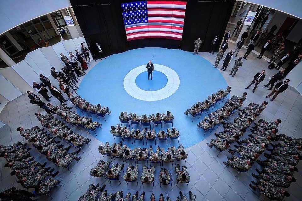 Crucișătorul Aurora e așteptat pe facebook