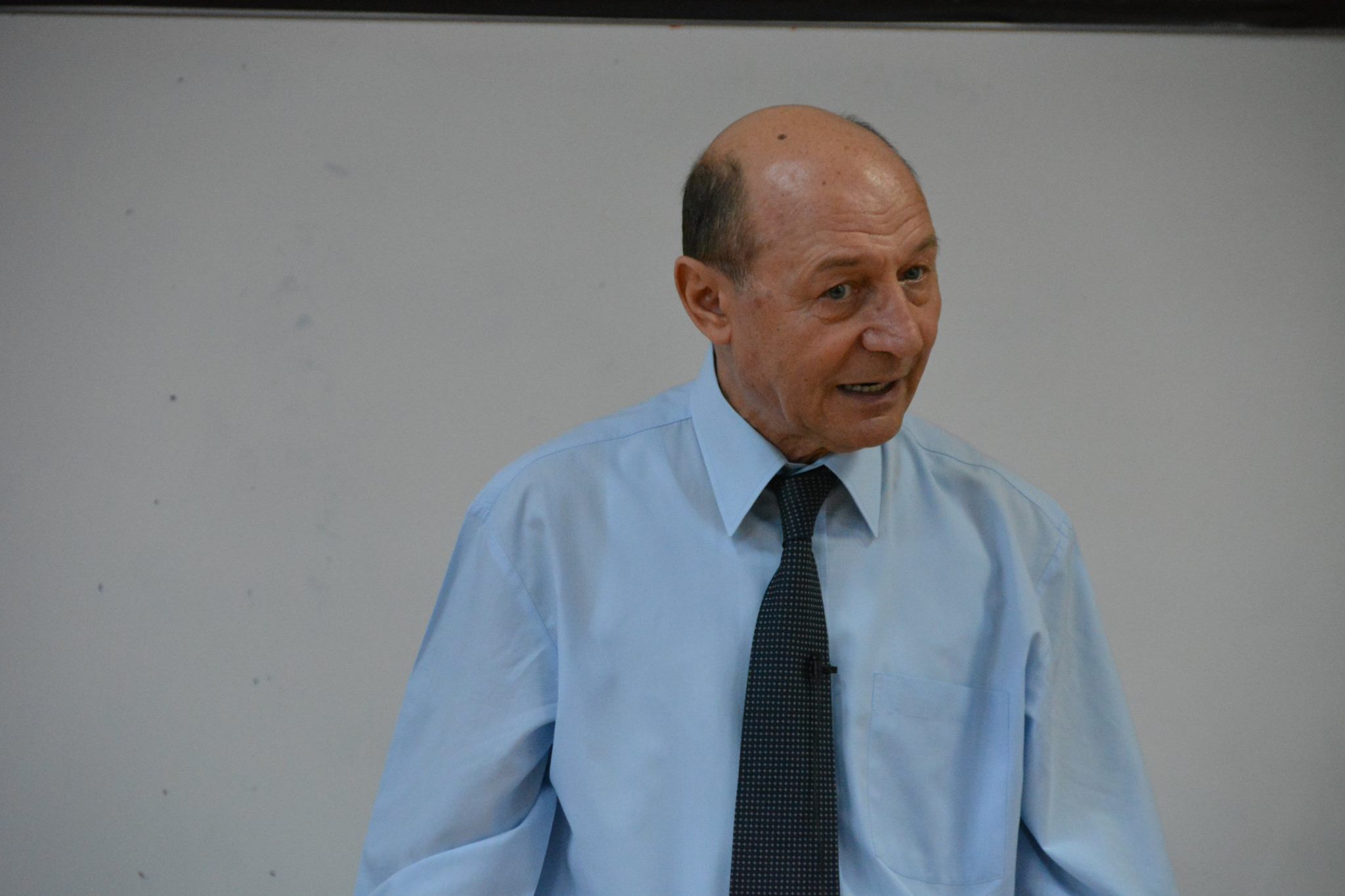 Băsescu merge acasă, dar nu e bine