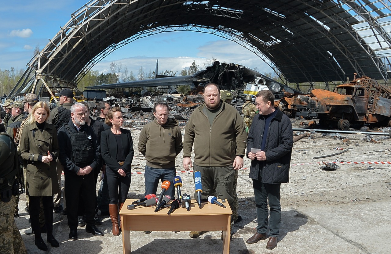 Și Cîțu s-a tras în poze: „Dacă a zis că se duce, s-a dus”