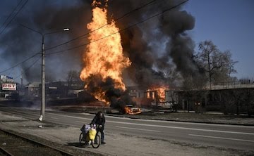 (VIDEO) Incendiu uriaș la o unitate militară din Rusia