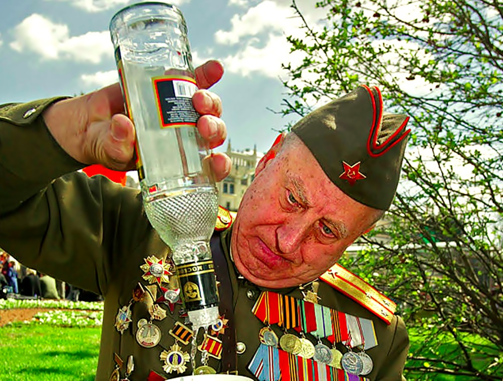 Despre tinerii din România și parada de la Moscova