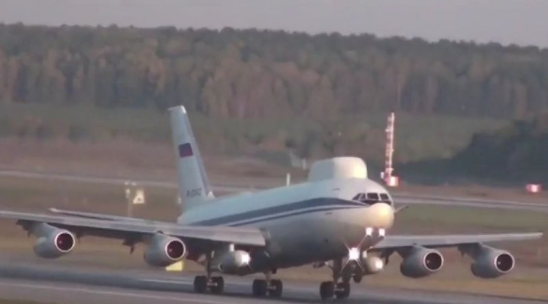 Avionul nuclear, văzut zburând în apropiere de Moscova