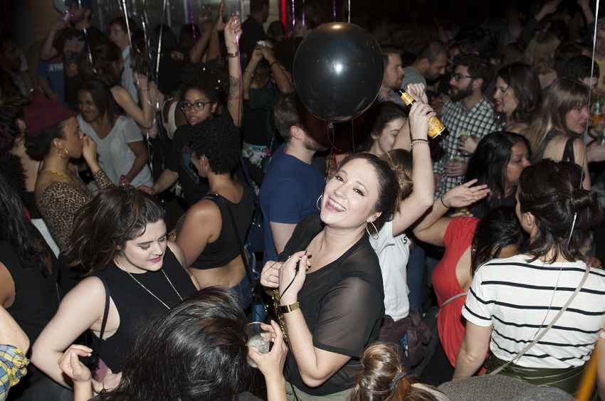 Petrecerea deputaților s-a sfârșit cu un măcel – SF Politic