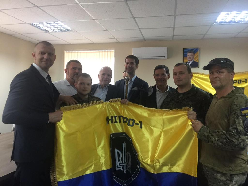 Comandantul Regimentului Dnipro: Eroul meu e John McCain