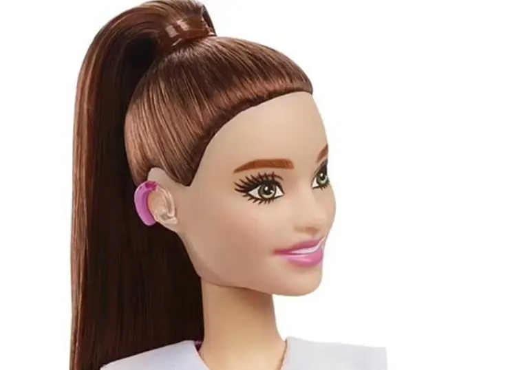 Barbie are probleme de auz