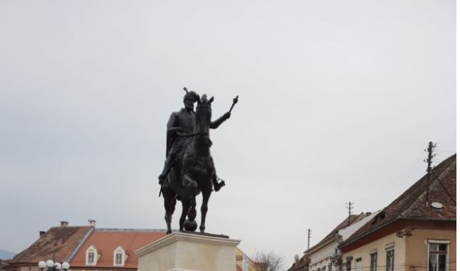 Terenul arabil e acum o groapă cu apă