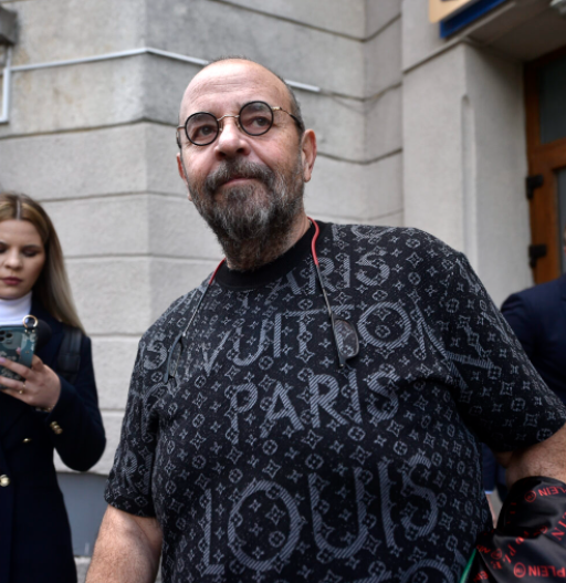 Piedone, din închisoare: Închinați un pahar pentru mine!