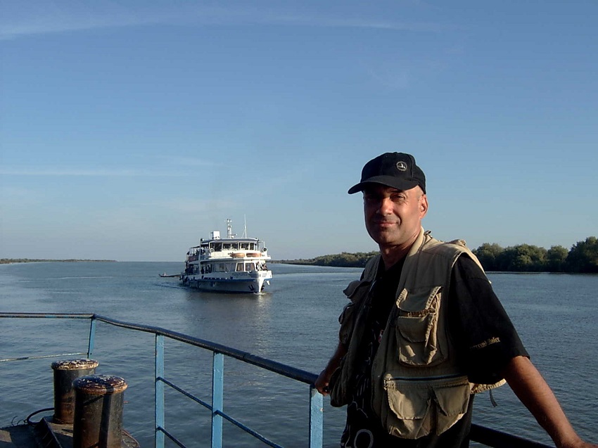 Oceanul Politicii Mondiale te înghite fără milă chiar acum