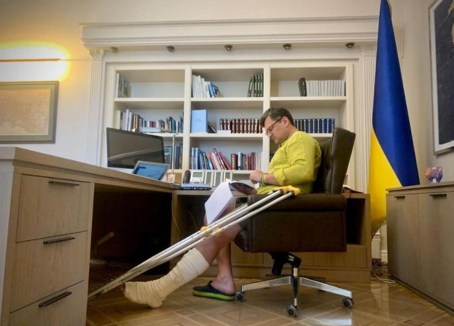 Șeful diplomației ucrainene rănit, dar nu pe front