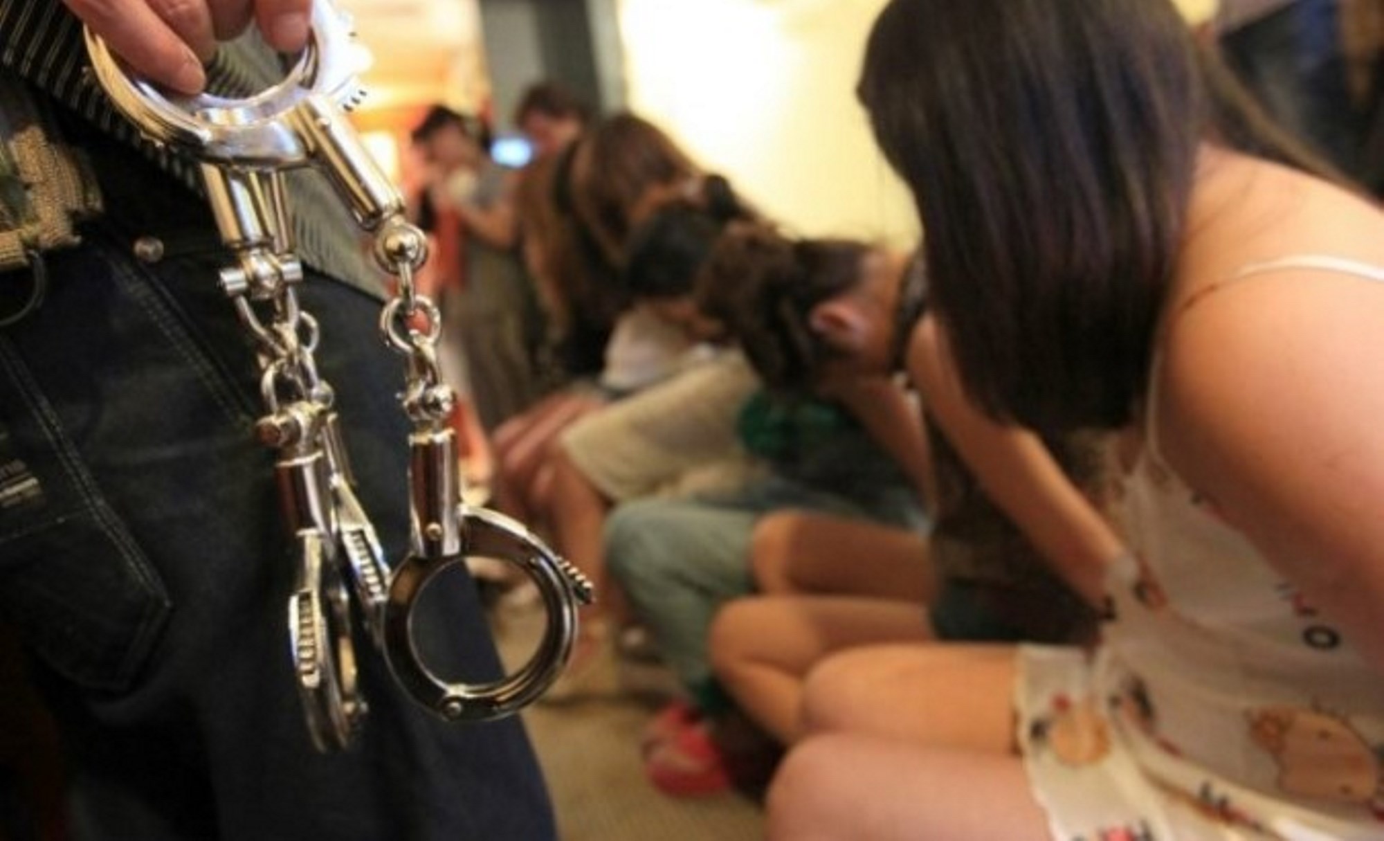 Politicienii și-au prins urechile în traficul de carne vie