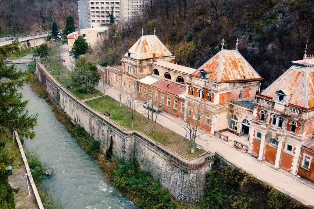 Băile Neptun din Herculane, la un pas de colaps