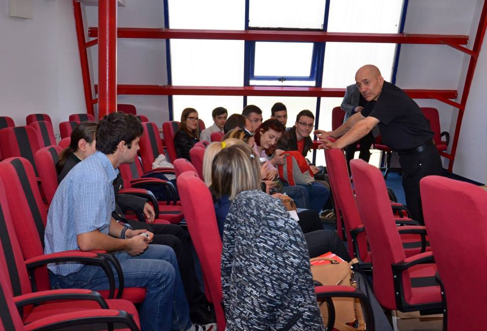 Prăpădul politic ne face harcea-parcea mintenaș