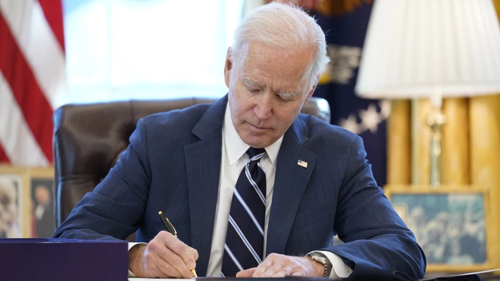 Biden va semna un ordin privind garantarea accesului la avort