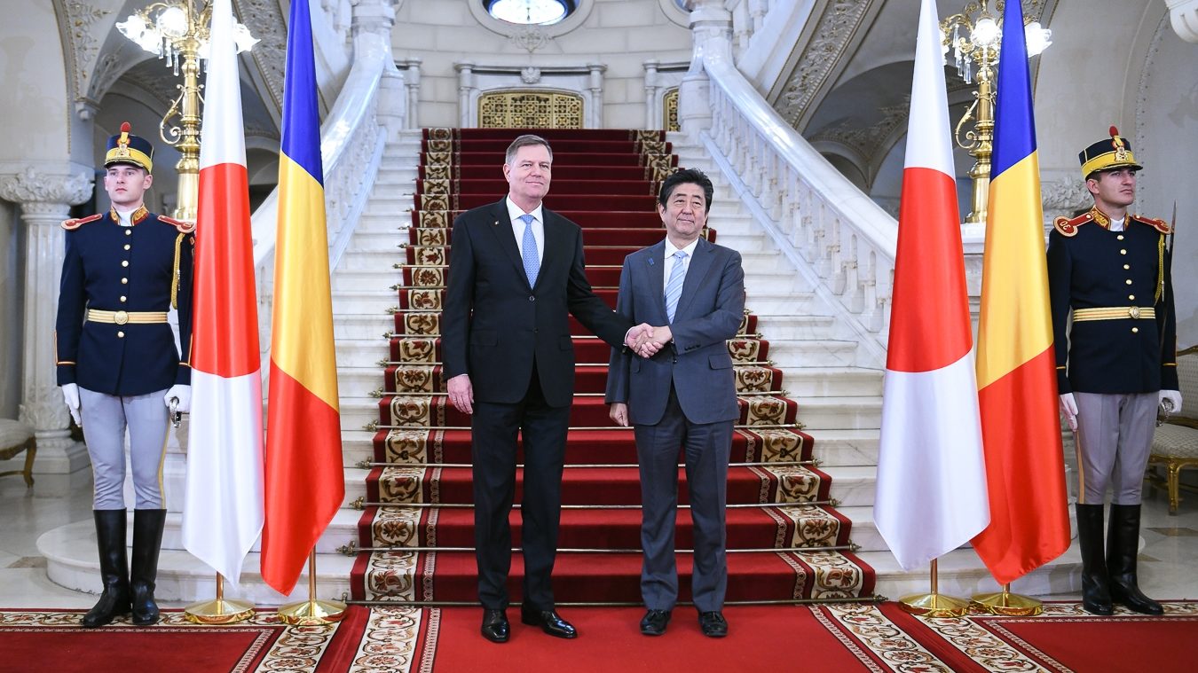 Președintele Iohannis, mesaj după împușcarea premierului japonez