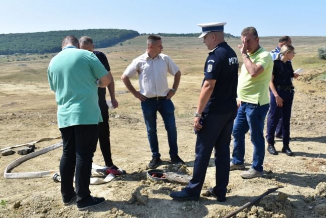 Un cititor reclamă un branșament ilegal de apă în Botoșani