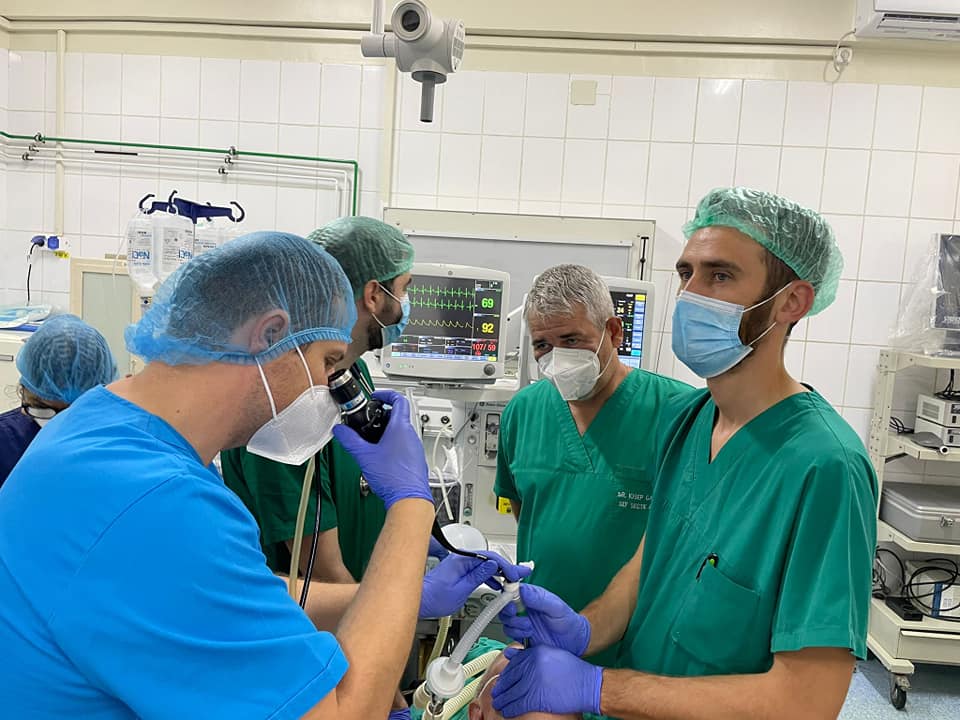 Pacient cu o boală rară, salvat la Iași