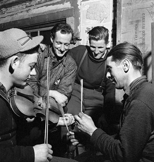 Vară românească cu lăutari și vuvuzele – SF Politic