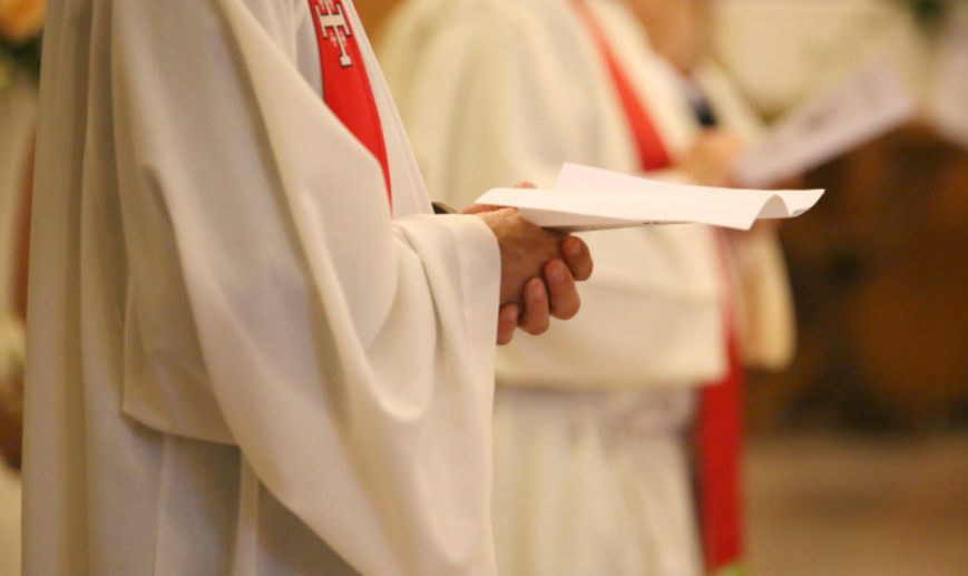 Zece anchete pentru infracțiuni sexuale în cadrul Bisericii