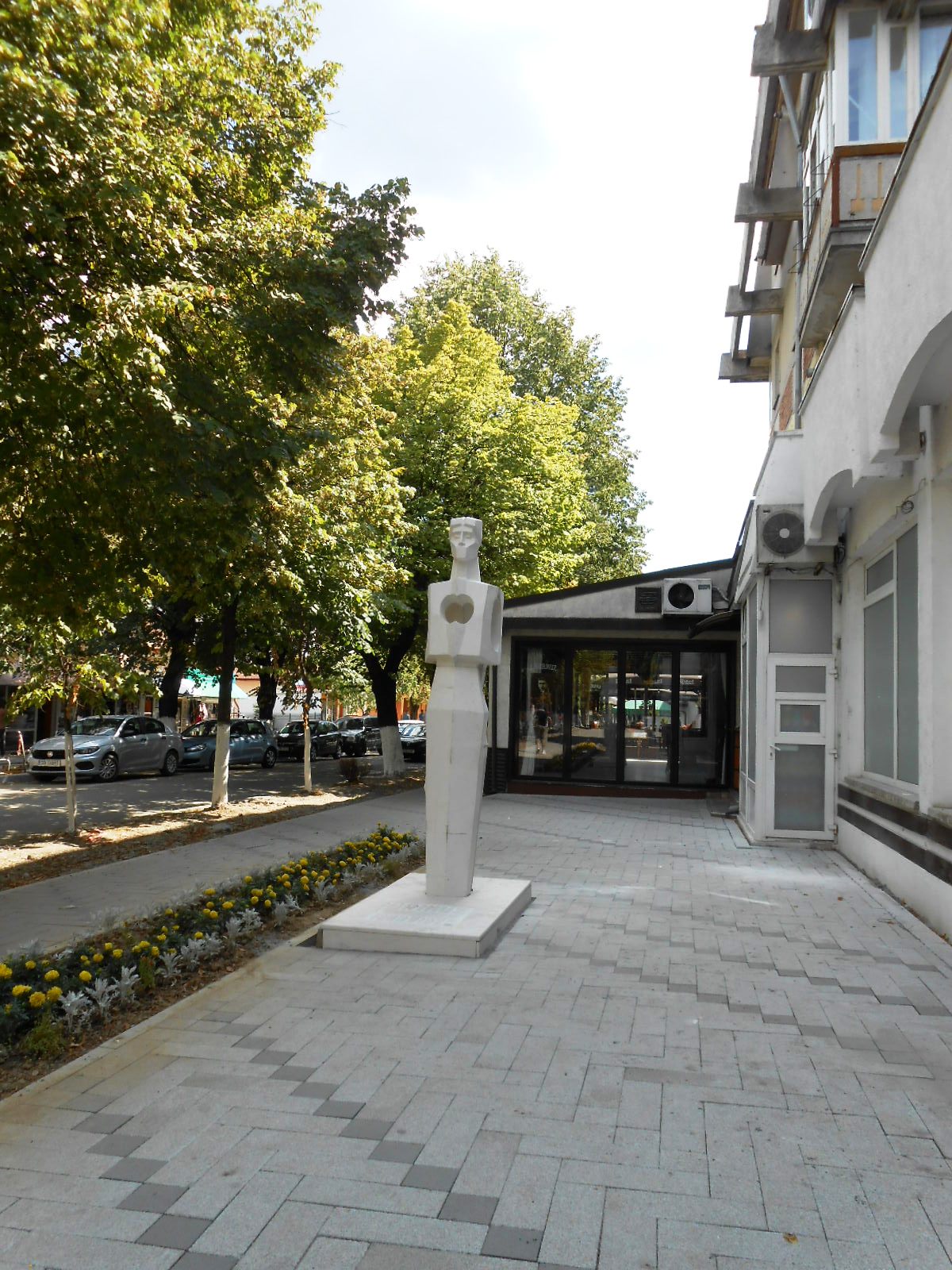 Monument Urmuz la Curtea de Argeș