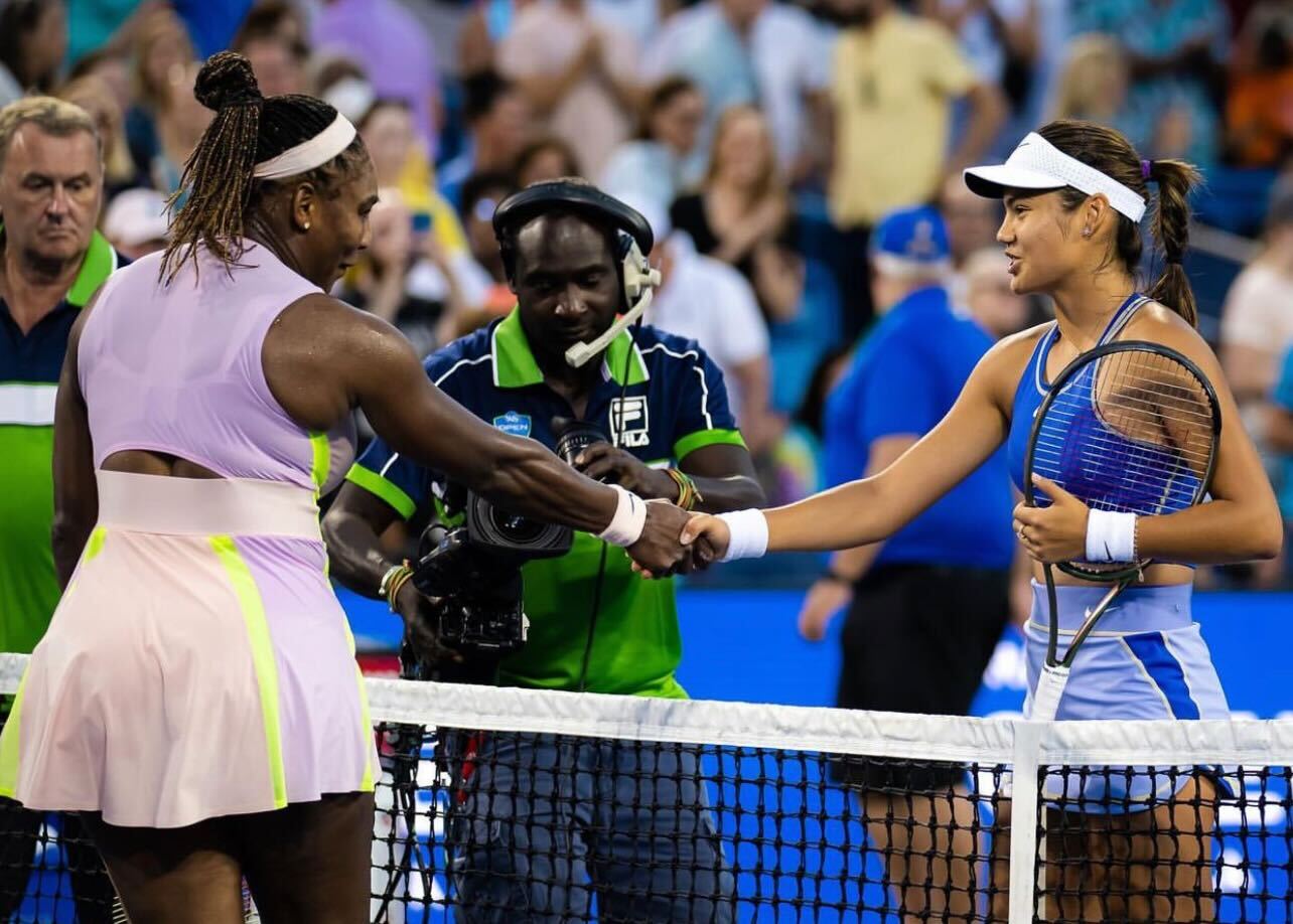 (VIDEO) Emma Răducanu a bătut-o zdravăn pe Serena Williams