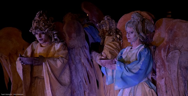 În apropierea sfinţilor de la Văcăreşti – fresce şi teatru