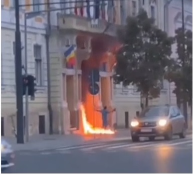 Foc la ușa lui Emil Boc