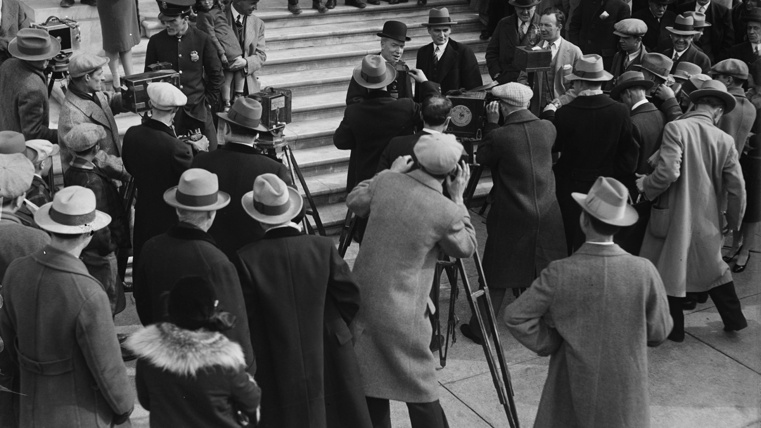 Dacă dai o conjuncție copulativă pe sub mână, te-ai ars! – SF Politic