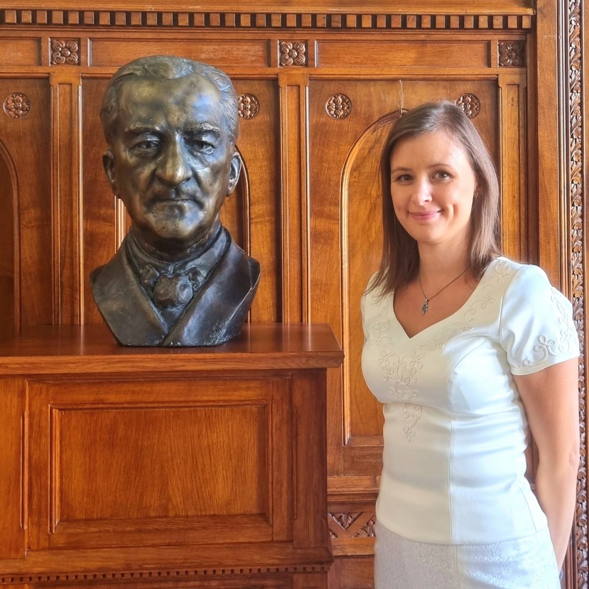 O statuie a lui Horthy, amplasată în Parlamentul de la Budapesta