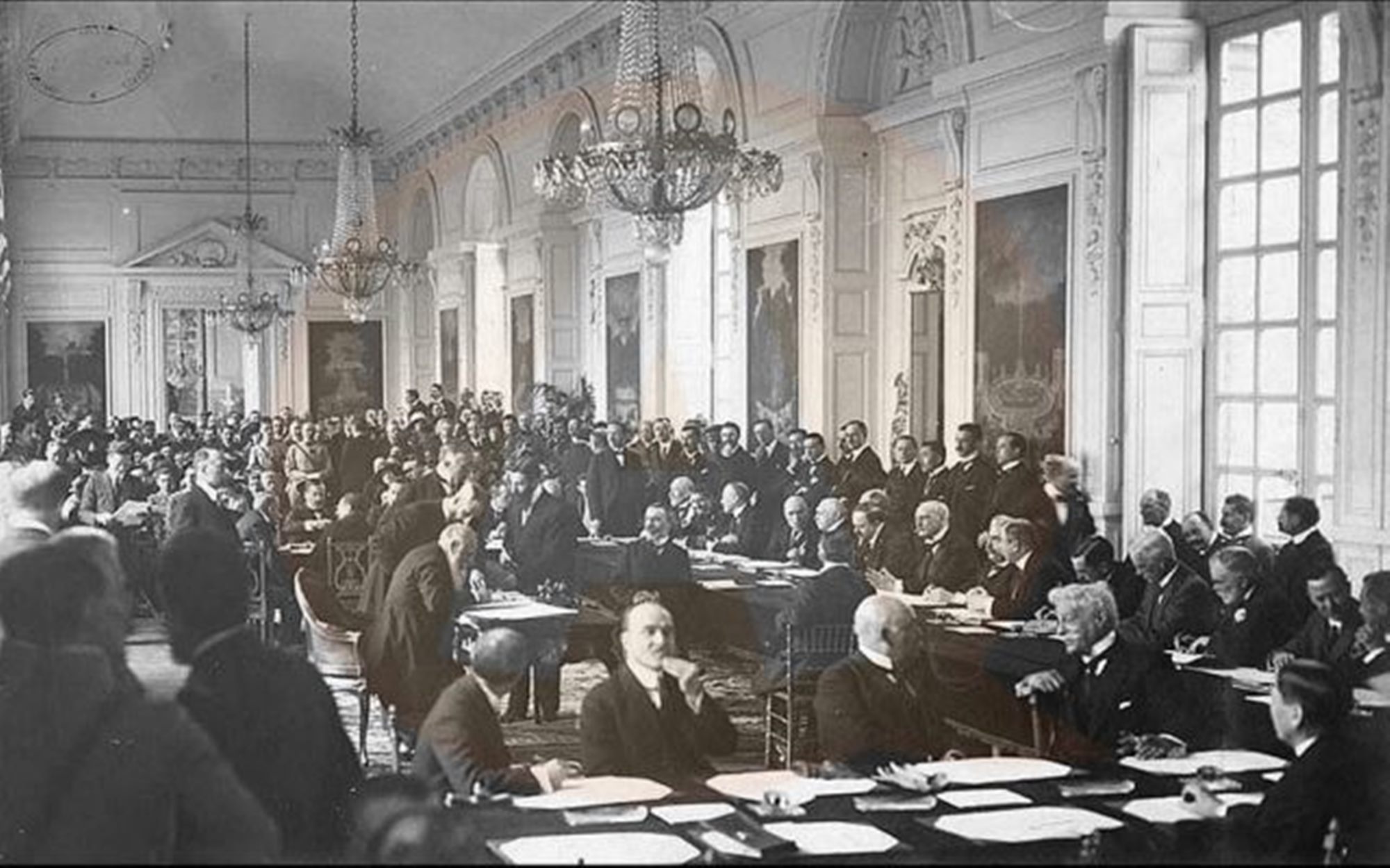 Poveste românească, politică românească