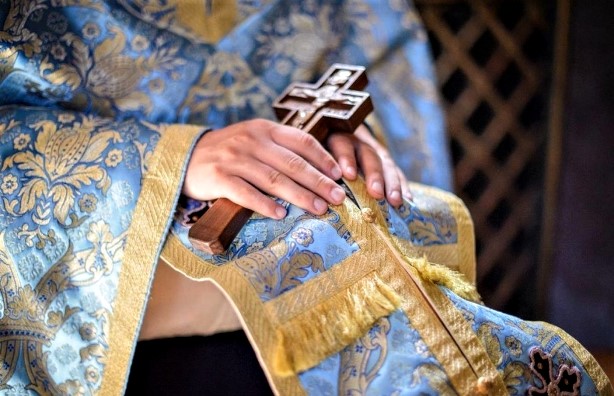 Preot cunoscut din București, acuzat de agresiune sexuală