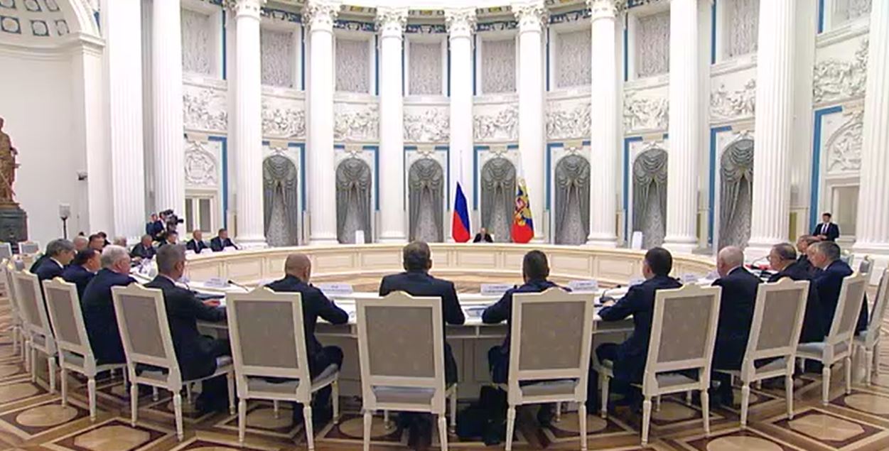 Putin pune biciul pe industria de apărare